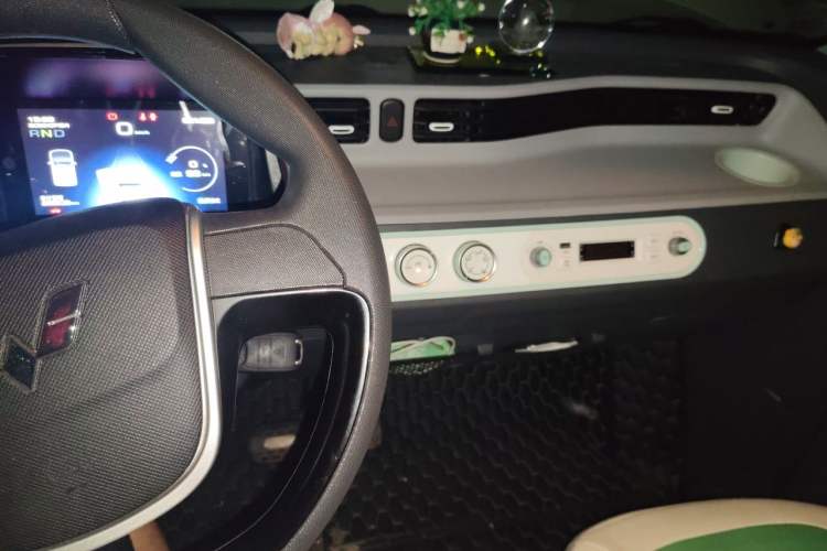 Used Wuling Hongguang MINIEV 2021 Macaron Fashion Model Lithium Iron Phosphate Audio And AC Panel
