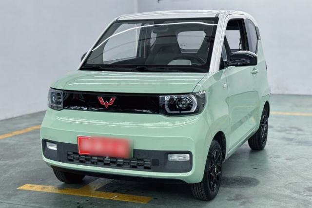 Used Wuling Hongguang MINIEV 2021 Macaron Sandwich Model 120 km Lithium Iron Phosphate