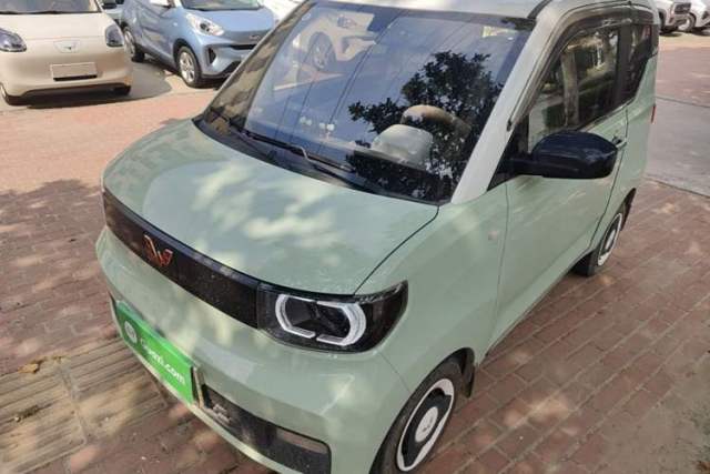 Używany Wuling Hongguang MINIEV 2021 Macaron Premium Model – Lithium Iron Phosphate
