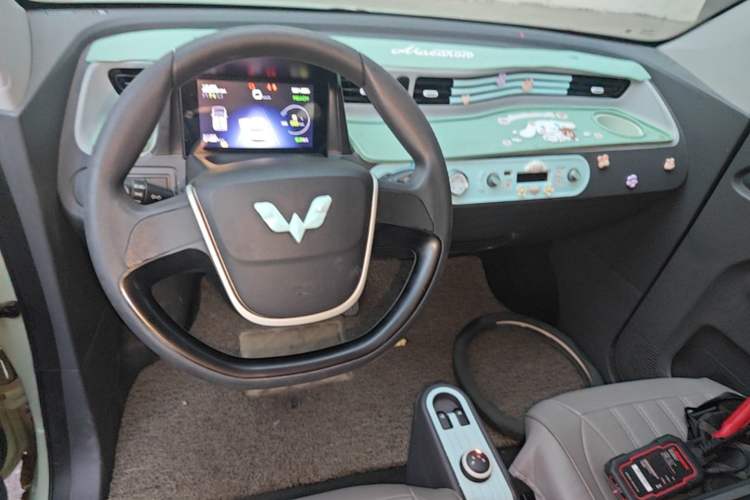 Used Wuling Hongguang MINIEV 2021 Macaron Fashion Model Lithium Iron Phosphate Center Console