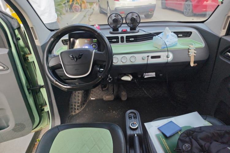 Used Wuling Hongguang MINIEV 2021 Macaron Fashion Edition Lithium-Ion Battery Center Console