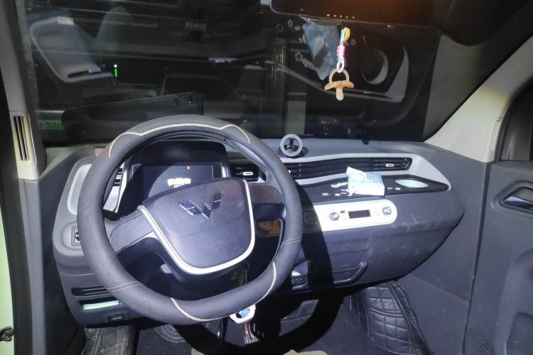Used Wuling Hongguang MINIEV 2021 Macaron Premium Model – Lithium-NMC Center Console
