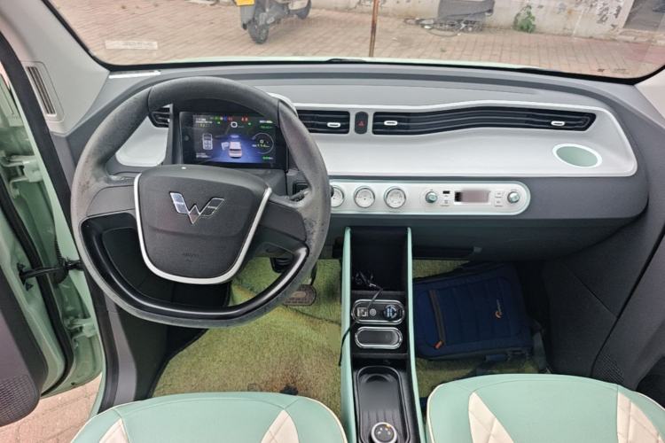 Used Wuling Hongguang MINIEV 2021 Macaron Fashion Model Lithium Iron Phosphate Center Console