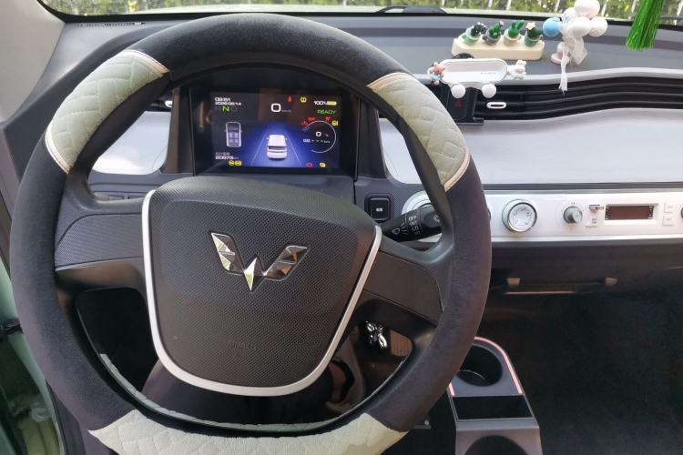 Used Wuling Hongguang MINIEV 2021 Macaron Premium Model – Lithium Iron Phosphate Center Console