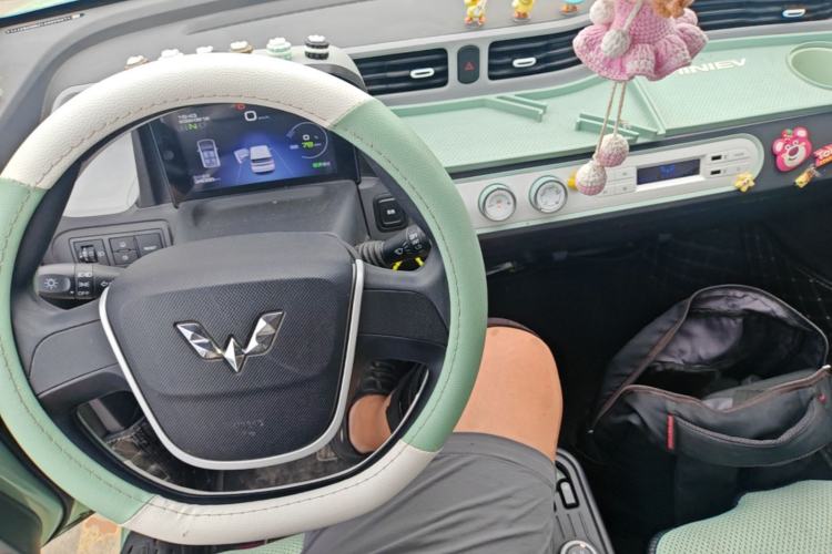 Used Wuling Hongguang MINIEV 2021 Macaron Fashion Model Lithium Iron Phosphate Center Console