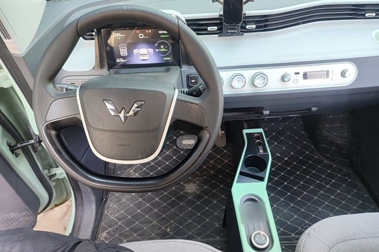 Used Wuling Hongguang MINIEV 2021 Macaron Fashion Model Lithium Iron Phosphate Center Console