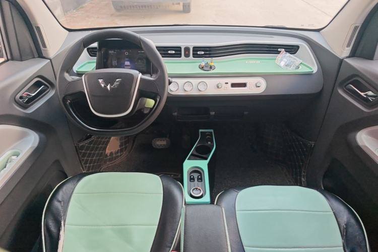 Used Wuling Hongguang MINIEV 2021 Macaron Fashion Model Lithium Iron Phosphate Center Console