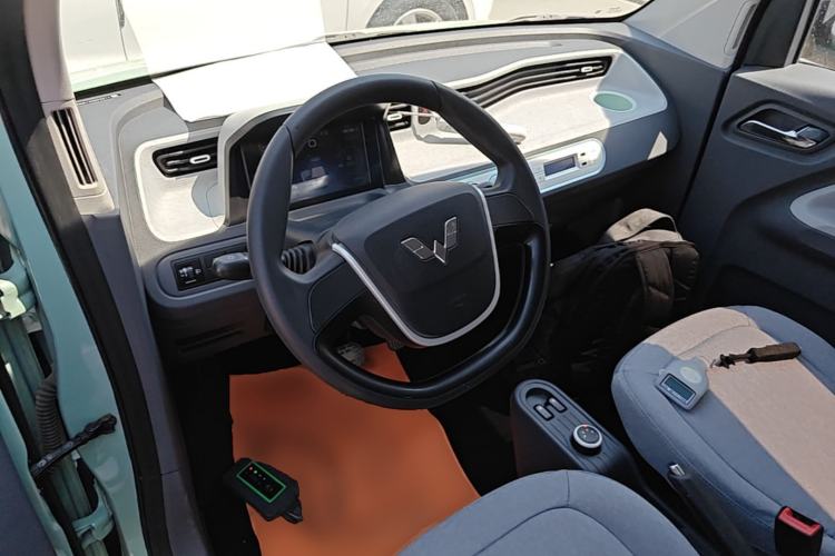 Used Wuling Hongguang MINIEV 2021 Macaron Fashion Model Lithium Iron Phosphate Center Console