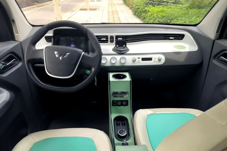 Used Wuling Hongguang MINIEV 2021 Macaron Premium Model – Lithium Iron Phosphate Center Console