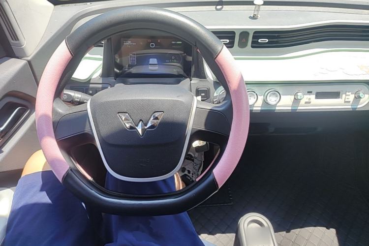 Used Wuling Hongguang MINIEV 2021 Macaron Fashion Model Lithium Iron Phosphate Center Console