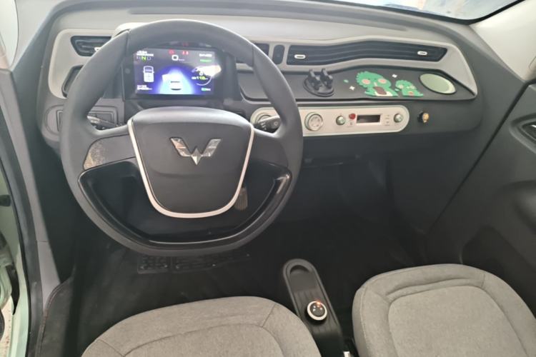 Used Wuling Hongguang MINIEV 2021 Macaron Fashion Model Lithium Iron Phosphate Center Console