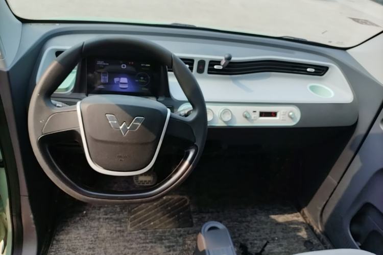 Used Wuling Hongguang MINIEV 2021 Macaron Premium Model – Lithium Iron Phosphate Center Console