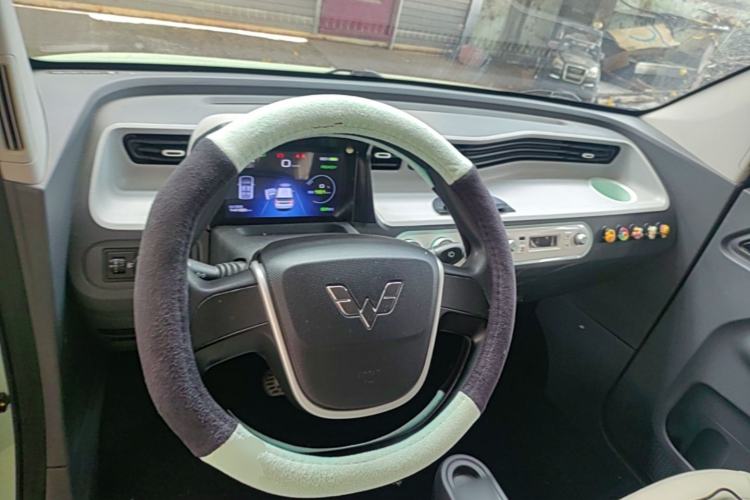 Used Wuling Hongguang MINIEV 2021 Macaron Premium Model – Lithium Iron Phosphate Center Console