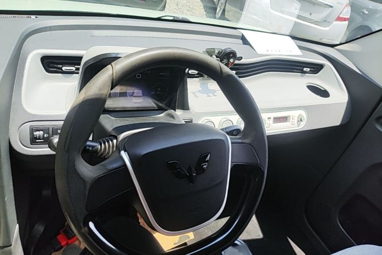 Used Wuling Hongguang MINIEV 2021 Macaron Premium Model – Lithium Iron Phosphate Center Console