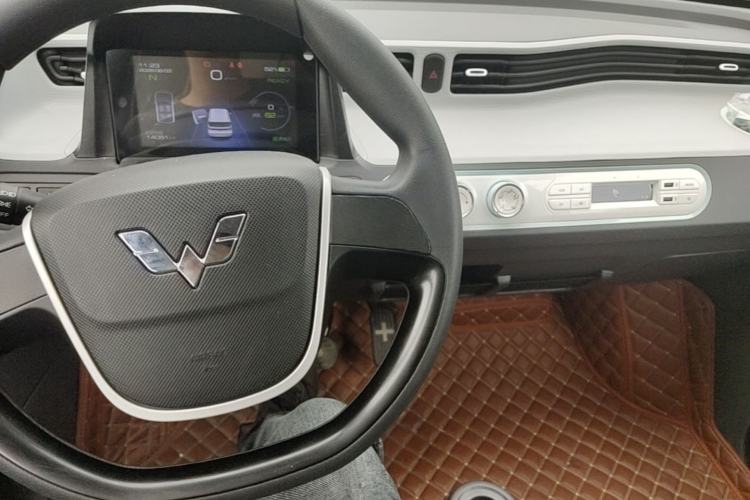 Used Wuling Hongguang MINIEV 2021 Macaron Fashion Model Lithium Iron Phosphate Center Console
