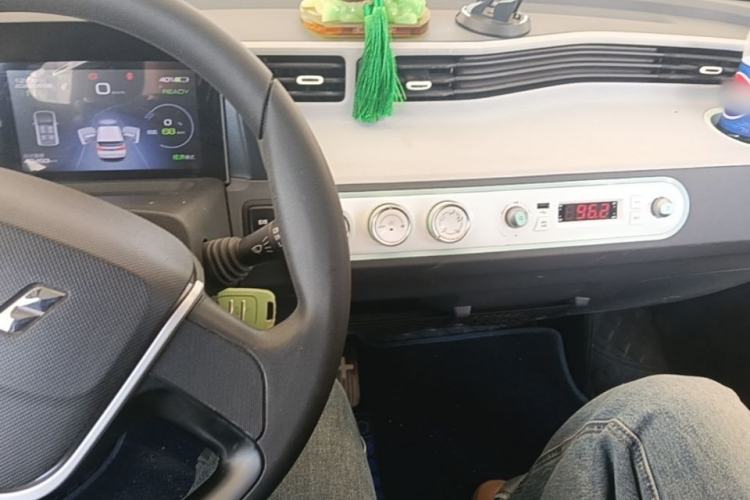 Used Wuling Hongguang MINIEV 2021 Macaron Sandwich Model 170 km Lithium Iron Phosphate Center Console