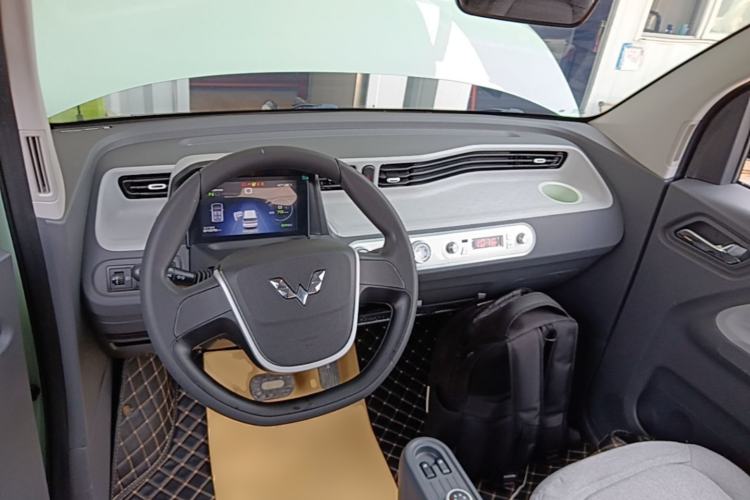 Used Wuling Hongguang MINIEV 2021 Macaron Premium Model – Lithium-NMC Center Console
