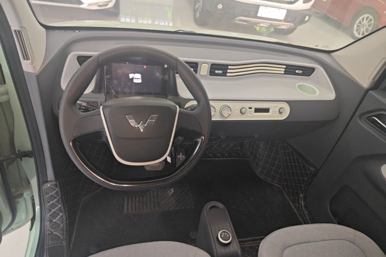 Used Wuling Hongguang MINIEV 2021 Macaron Fashion Model Lithium Iron Phosphate Center Console