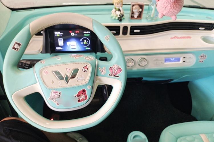 Used Wuling Hongguang MINIEV 2021 Macaron Premium Model – Lithium Iron Phosphate Center Console