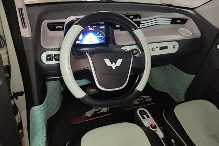 Used Wuling Hongguang MINIEV 2021 Macaron Sandwich Model 170 km Lithium Iron Phosphate Center Console