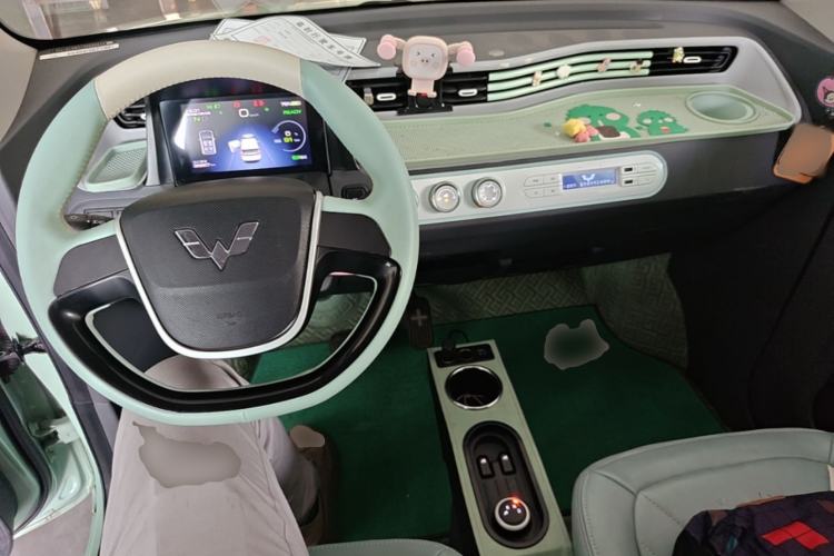 Used Wuling Hongguang MINIEV 2021 Macaron Fashion Edition Lithium-Ion Battery Center Console
