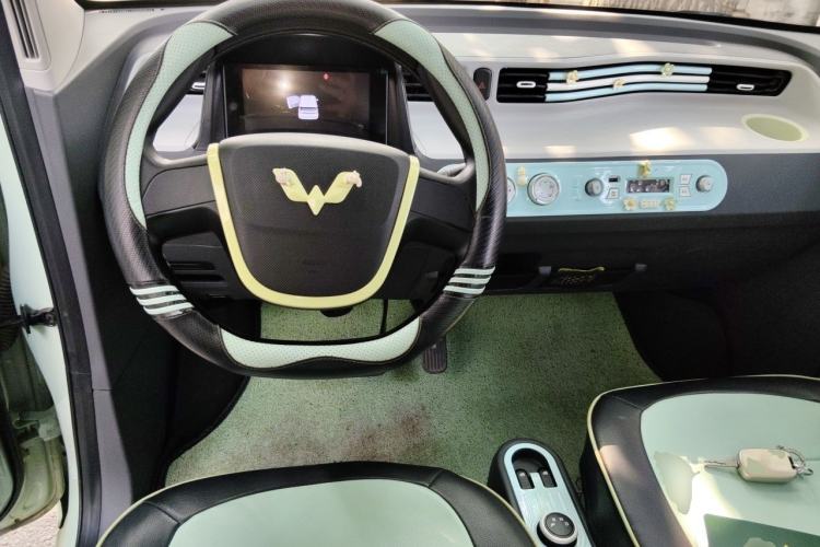 Used Wuling Hongguang MINIEV 2021 Macaron Fashion Model Lithium Iron Phosphate Center Console