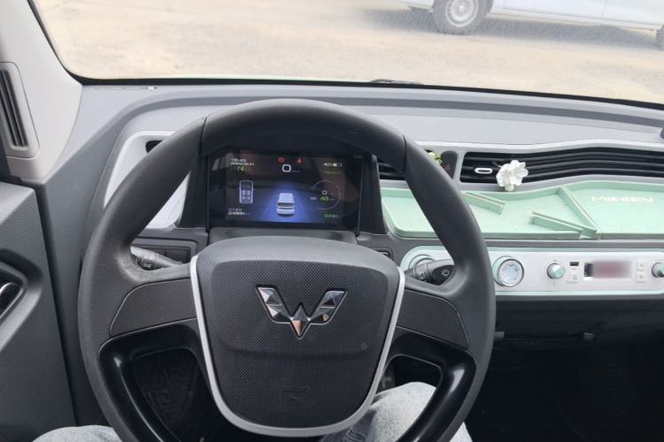 Used Wuling Hongguang MINIEV 2021 Macaron Fashion Model Lithium Iron Phosphate Center Console