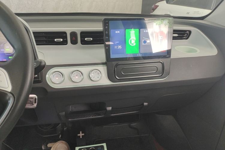 Used Wuling Hongguang MINIEV 2021 Macaron Fashion Model Lithium Iron Phosphate Center Console
