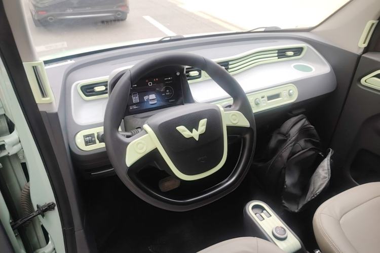 Used Wuling Hongguang MINIEV 2021 Macaron Fashion Edition Lithium-Ion Battery Center Console