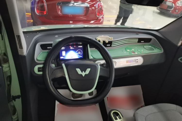 Used Wuling Hongguang MINIEV 2021 Macaron Fashion Model Lithium Iron Phosphate Center Console