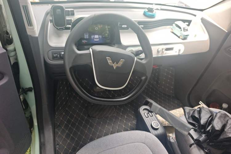 Used Wuling Hongguang MINIEV 2021 Macaron Premium Model – Lithium Iron Phosphate Center Console