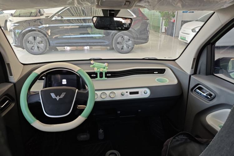 Used Wuling Hongguang MINIEV 2021 Macaron Premium Model – Lithium Iron Phosphate Center Console