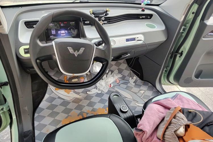 Used Wuling Hongguang MINIEV 2021 Macaron Fashion Model Lithium Iron Phosphate Center Console