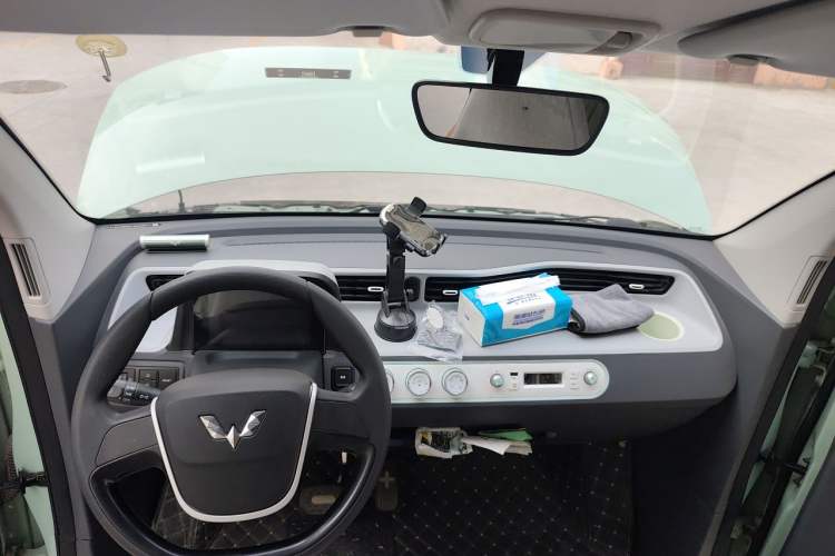 Used Wuling Hongguang MINIEV 2021 Macaron Premium Model – Lithium-NMC Center Console