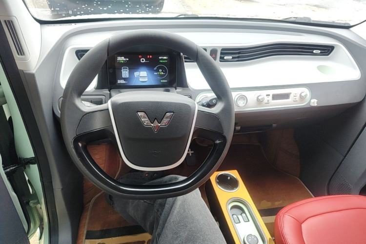 Used Wuling Hongguang MINIEV 2021 Macaron Fashion Model Lithium Iron Phosphate Center Console