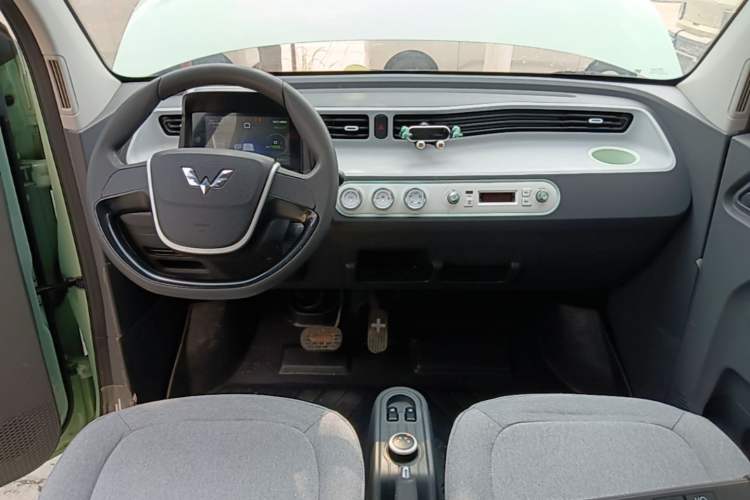 Used Wuling Hongguang MINIEV 2021 Macaron Premium Model – Lithium Iron Phosphate Center Console