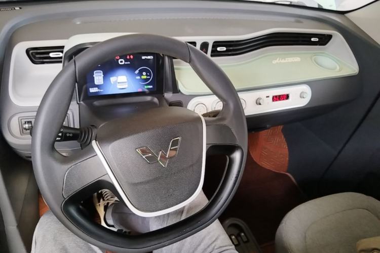 Used Wuling Hongguang MINIEV 2021 Macaron Premium Model – Lithium Iron Phosphate Center Console