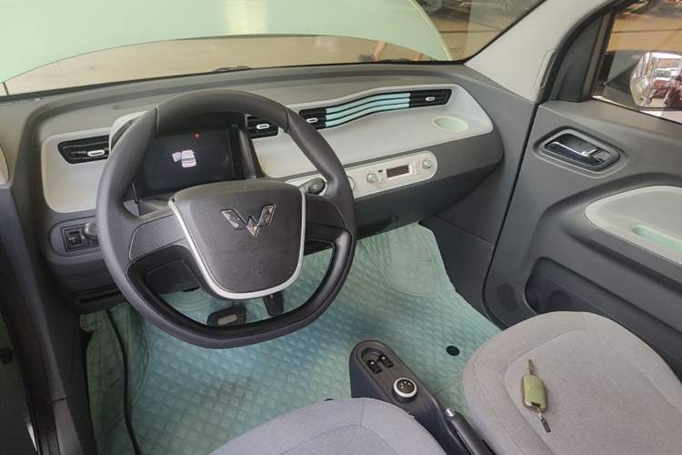Used Wuling Hongguang MINIEV 2021 Macaron Fashion Edition Lithium-Ion Battery Center Console