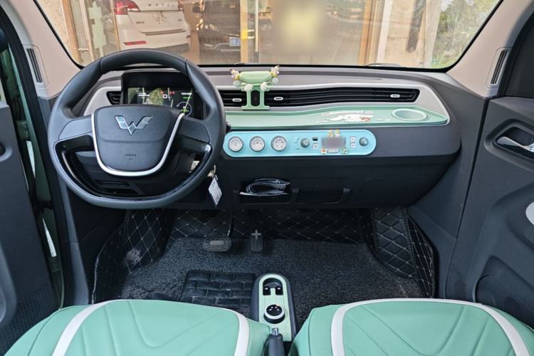 Used Wuling Hongguang MINIEV 2021 Macaron Premium Model – Lithium Iron Phosphate Center Console