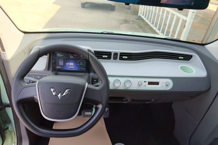 Used Wuling Hongguang MINIEV 2021 Macaron Premium Model – Lithium Iron Phosphate Center Console