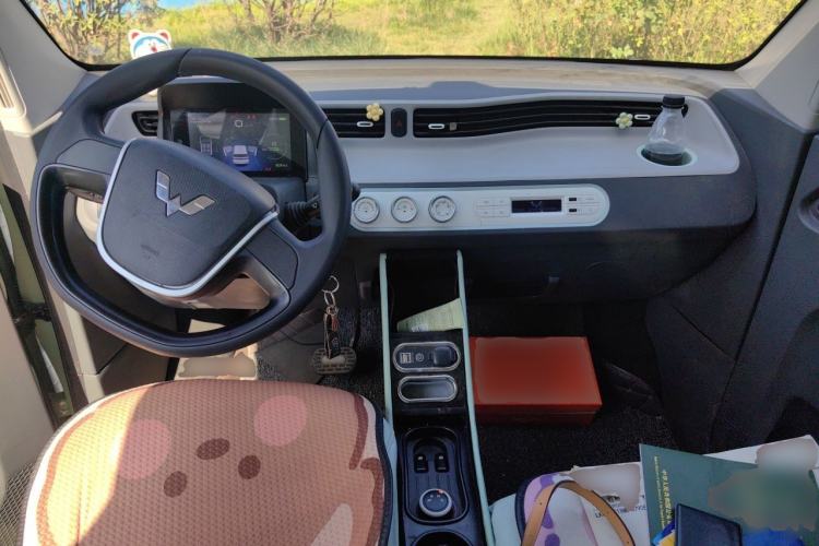 Used Wuling Hongguang MINIEV 2021 Macaron Fashion Edition Lithium-Ion Battery Center Console