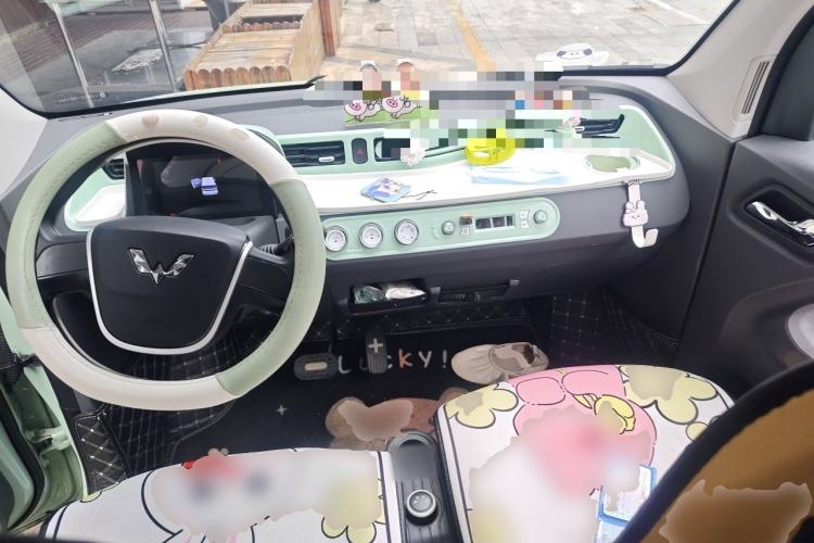 Used Wuling Hongguang MINIEV 2021 Macaron Premium Model – Lithium Iron Phosphate Center Console