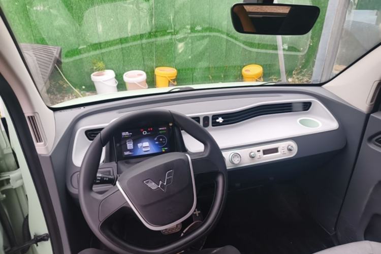 Used Wuling Hongguang MINIEV 2021 Macaron Fashion Model Lithium Iron Phosphate Center Console
