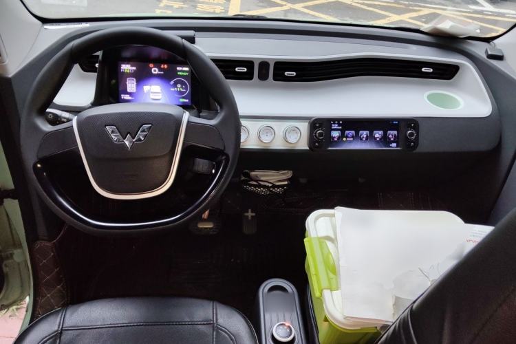 Used Wuling Hongguang MINIEV 2021 Macaron Fashion Model Lithium Iron Phosphate Center Console
