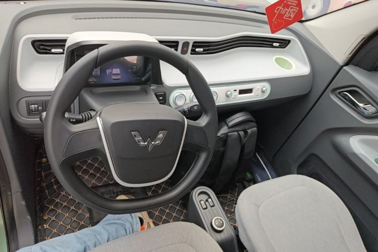 Used Wuling Hongguang MINIEV 2021 Macaron Fashion Model Lithium Iron Phosphate Center Console