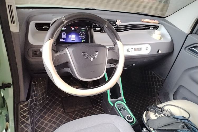 Used Wuling Hongguang MINIEV 2021 Macaron Fashion Model Lithium Iron Phosphate Center Console