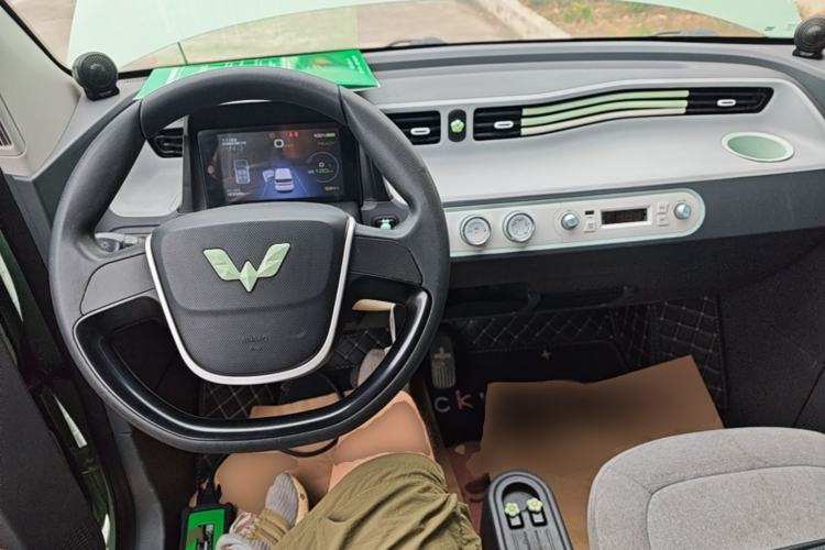 Used Wuling Hongguang MINIEV 2021 Macaron Fashion Edition Lithium-Ion Battery Center Console