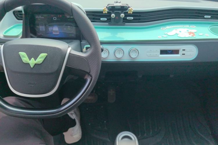 Used Wuling Hongguang MINIEV 2021 Macaron Fashion Model Lithium Iron Phosphate Center Console