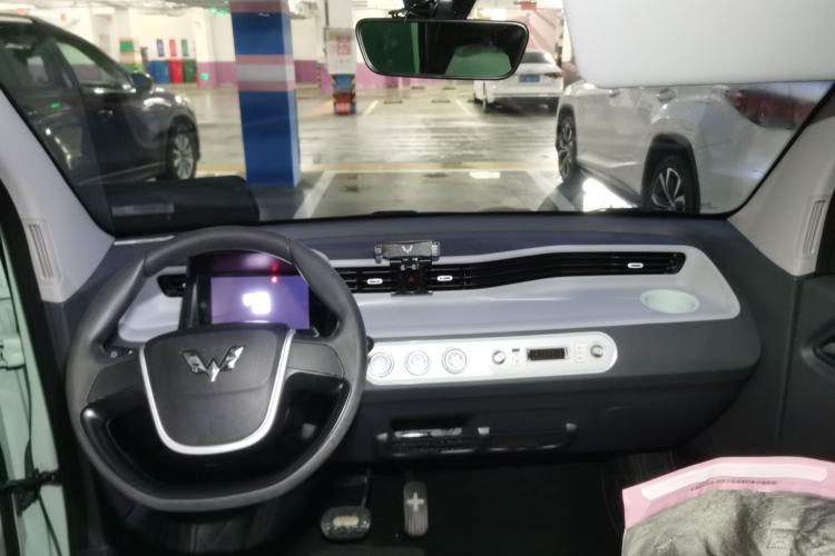 Used Wuling Hongguang MINIEV 2021 Macaron Fashion Model Lithium Iron Phosphate Center Console