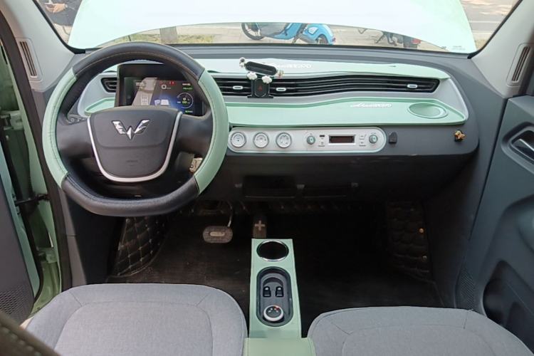 Used Wuling Hongguang MINIEV 2021 Macaron Fashion Model Lithium Iron Phosphate Center Console